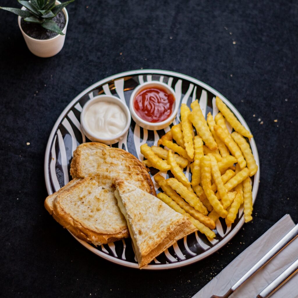 PEYNİRLİ TOST