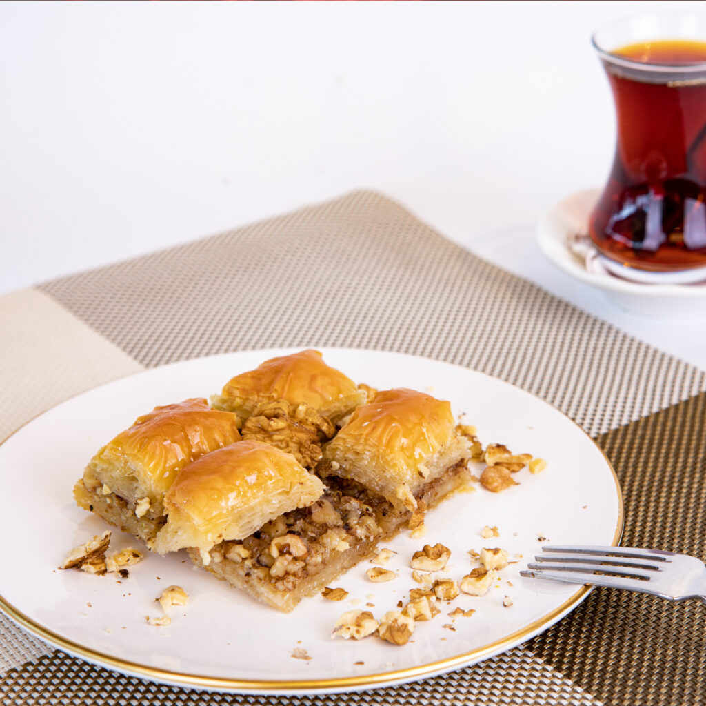 CEVİZLİ BAKLAVA 4 DİLİM