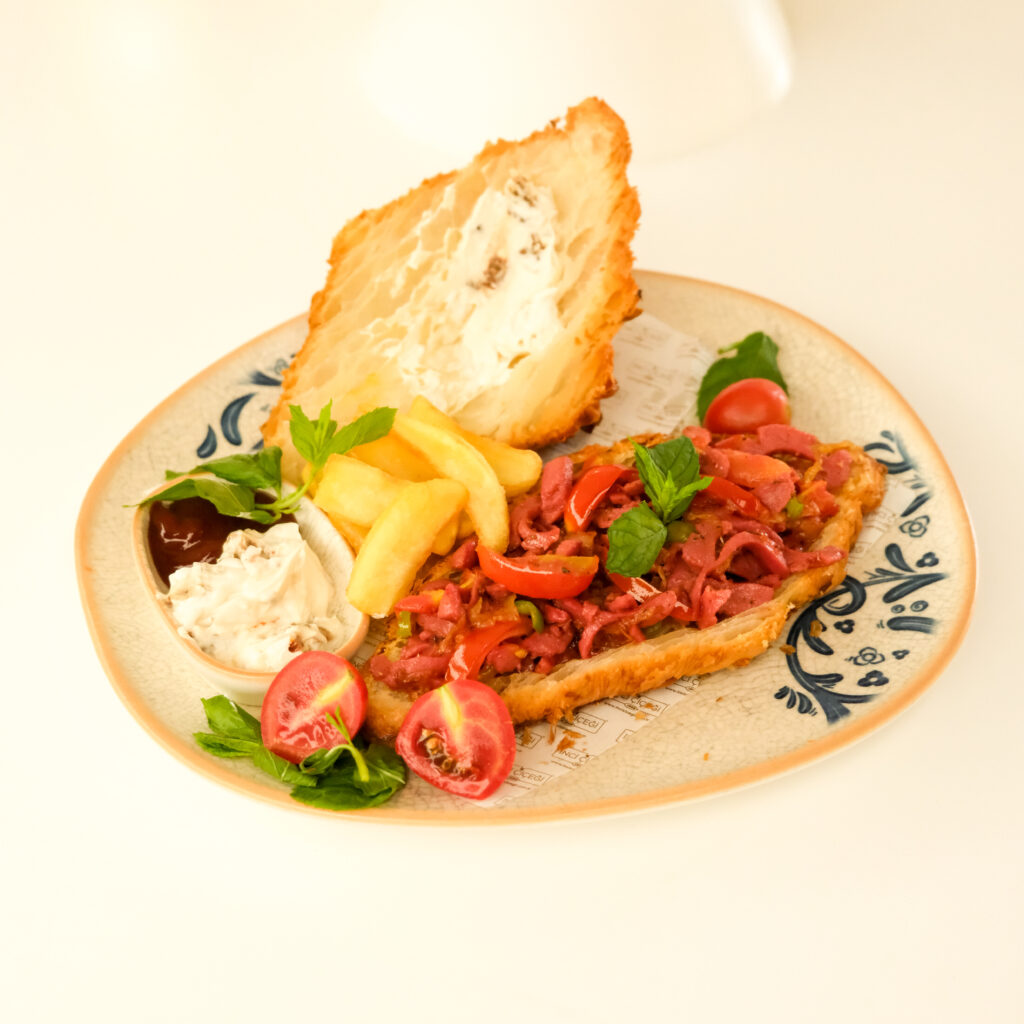 BARBEKÜ SOSLU SOSİSLİ KRUVASAN