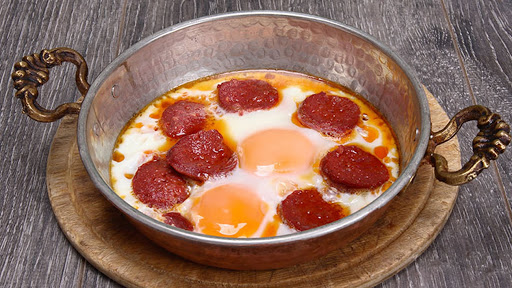 SAHANDA SUCUKLU YUMURTA